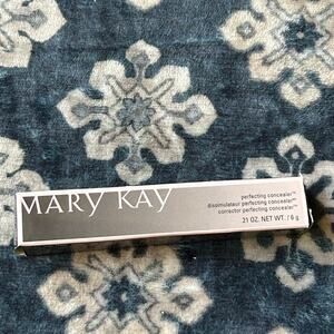 Mary Kay Perfecting Concealer LIGHT BRONZE .21 OZ. ~ New in Box